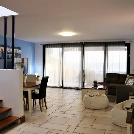 Faro Villa Puerto Calero
